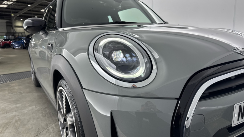 MINI Hatchback 1.5 Cooper Exclusive 3dr Auto Petrol Hatchback